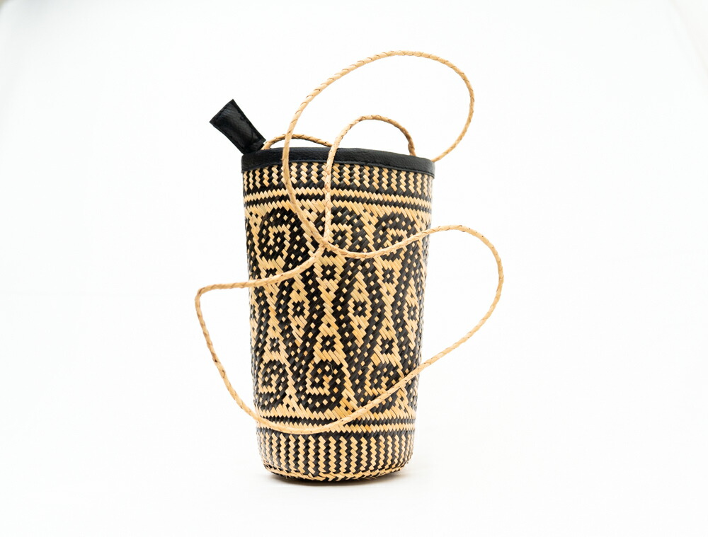 インドネシア ボルネオ島 ダヤック族 手編み アジャットバッグ ラタン 籐 かごバッグ ポシェット ショルダーバッグ エスニック アジアン雑貨 民族 幾何学模様 個性的 縦型バッグ スマホポーチ スマホショルダー ギフト 贈り物