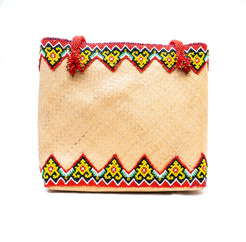 インドネシア ダヤック ビーズ カゴバッグ トートバッグ ラタン 籐 天然素材 手編み 民族柄 エスニック アジアン雑貨 ビーズワーク 幾何学模様 おしゃれ 個性的 A4収納 1点もの ハンドメイド ギフト 贈り物