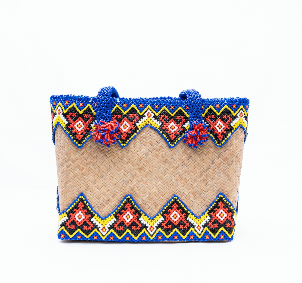 【爽快ブルー】インドネシア ダヤック ビーズ カゴバッグ トートバッグ 青 ラタン 籐 天然素材 手編み 伝統工芸 民族柄 エスニック アジアン雑貨 ビーズワーク 1点もの ハンドメイド ギフト 贈り物 芸術品